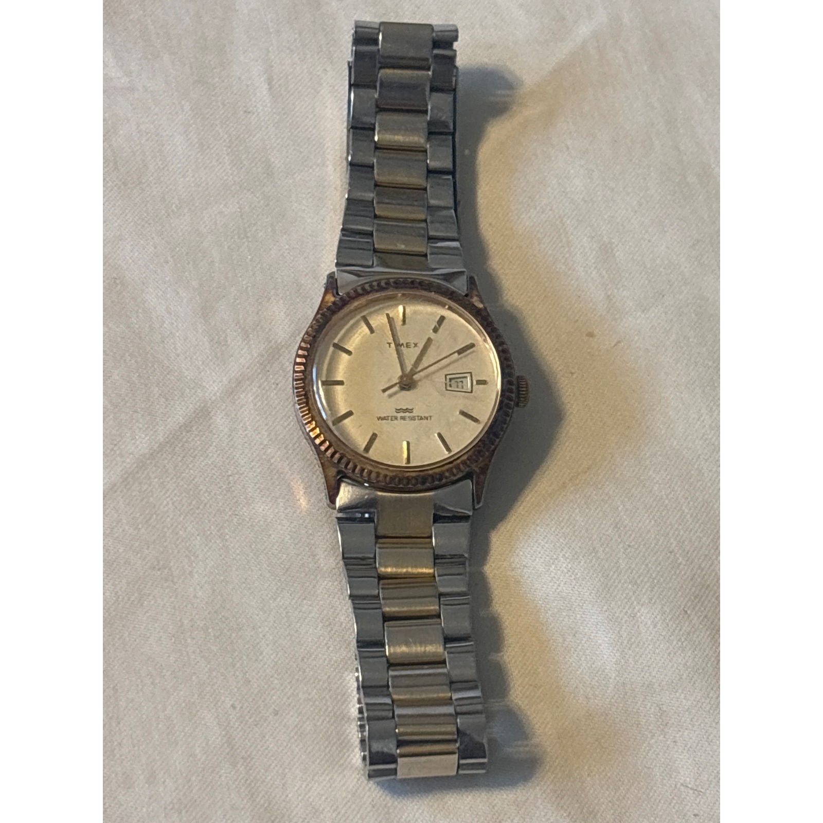 Timex Water Resistant Watch Mens Two Tone Silver Gold Fluted Bezel Untested